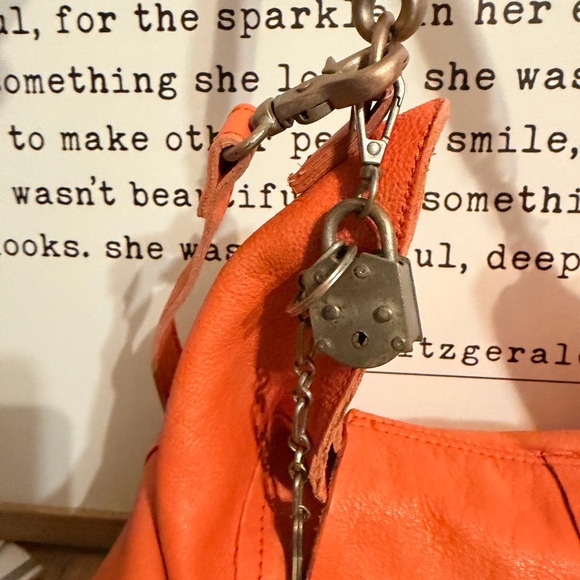 FREE PEOPLE LIKE NEW slouchy LARGE BAG. - Picture 3 of 9